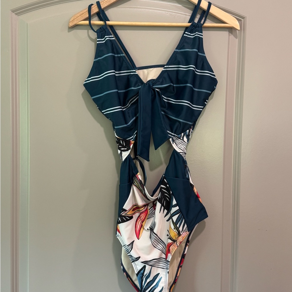 Nani One Piece Swimwear size Large EUC
